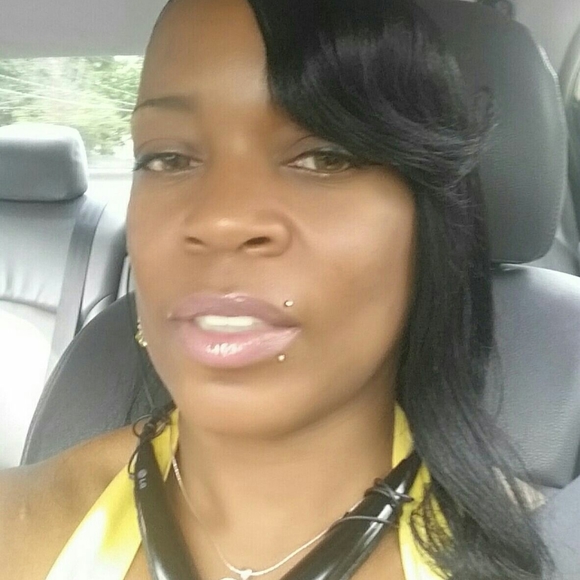 Profile Picture of Yolanda James (@yorads43) on Poshmark