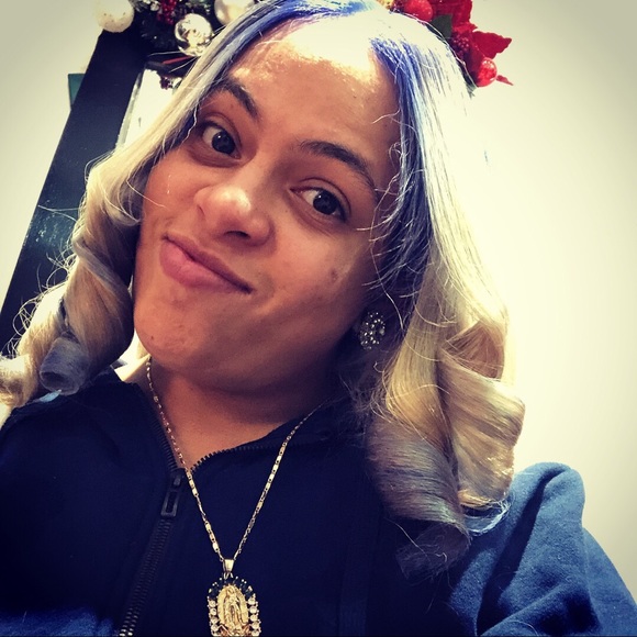 Profile Picture of Mamaria Pinner (@maria28lucky) on Poshmark