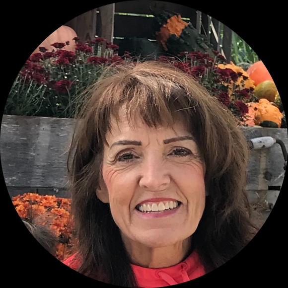 Profile Picture of Mary Post (@marypost) on Poshmark