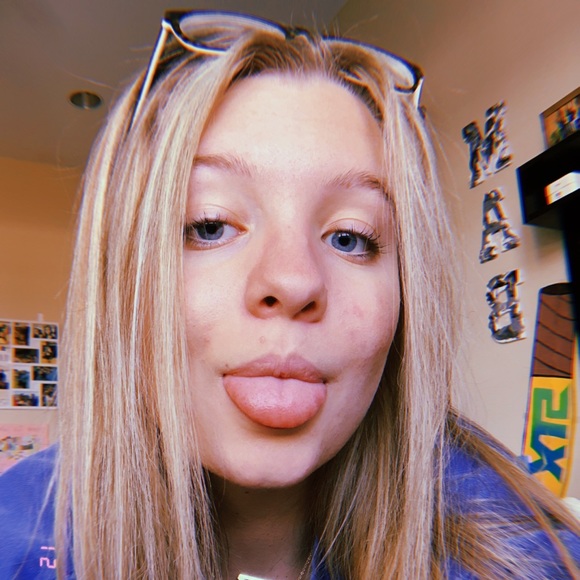 Profile Picture of Madison Baylock (@mbaylock) on Poshmark