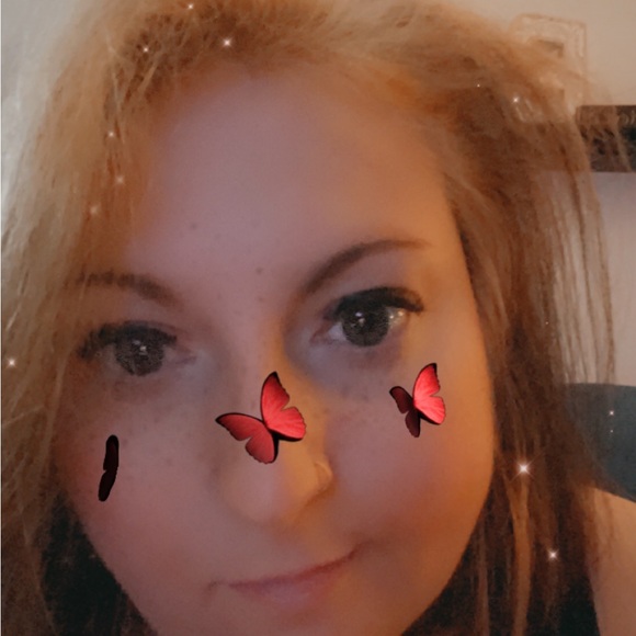 Profile Picture of Jessica a Barry (@jessicaanne510) on Poshmark