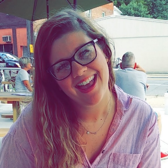 Profile Picture of Courtney Thessing (@cwilkinson16) on Poshmark