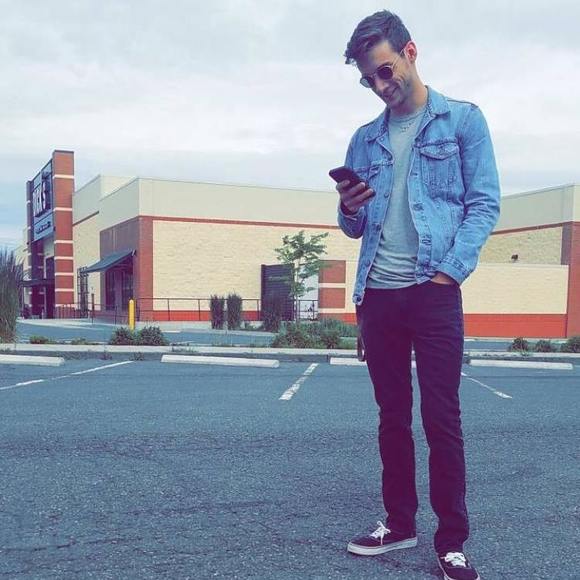 Profile Picture of Sam Larsen (@samlarsen97) on Poshmark