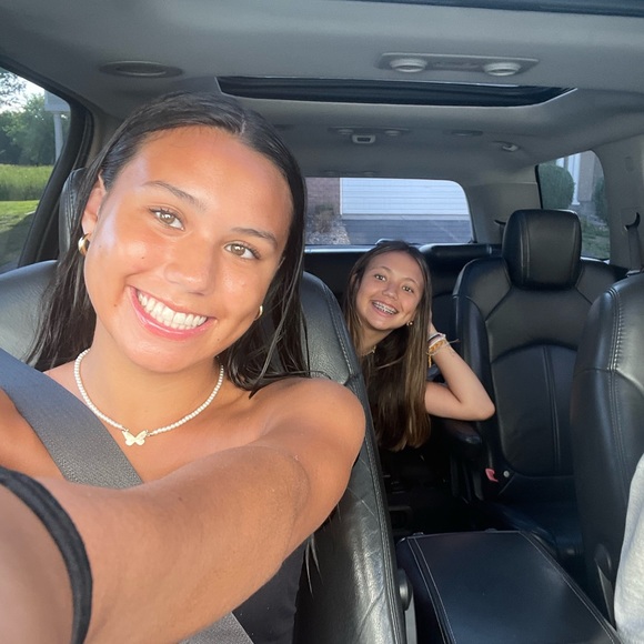 Profile Picture of Grace Castro (@gracecaastro) on Poshmark