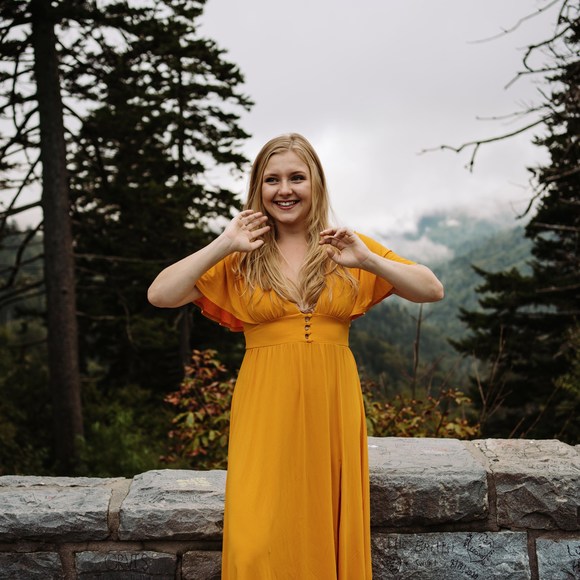 Profile Picture of Taylor Caincross (@taytayterror) on Poshmark