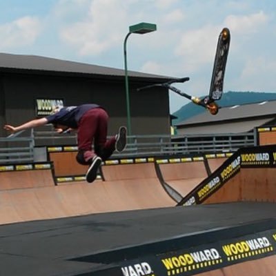 Profile Picture of Nick Lindsay-Abaire (@Nlindsayabaire) on Twitter