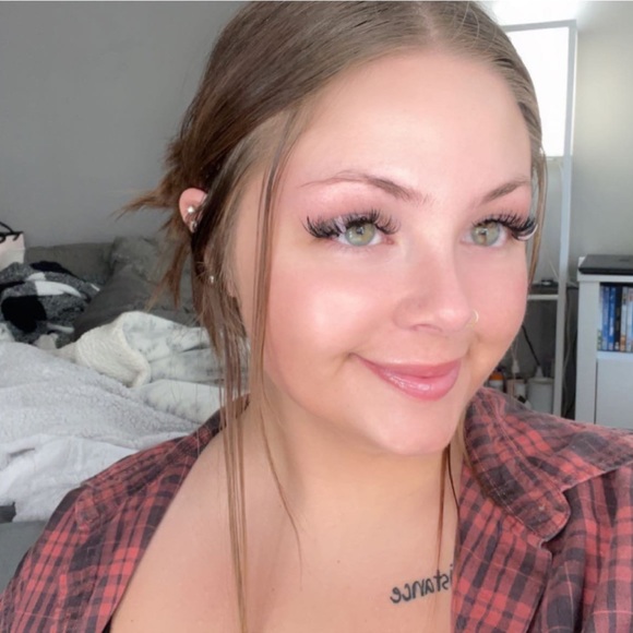 Profile Picture of Carlee Duncan (@carlee_duncan) on Poshmark