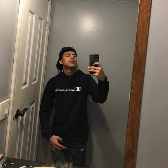 Profile Picture of Gael Resendiz (@gaelresendiz) on Poshmark