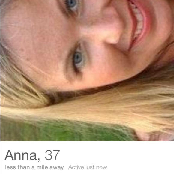 Profile Picture of Anna Britt (@anbritt) on Poshmark