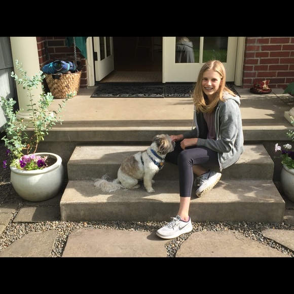 Profile Picture of Annelies Quinton (@aquinton1) on Poshmark