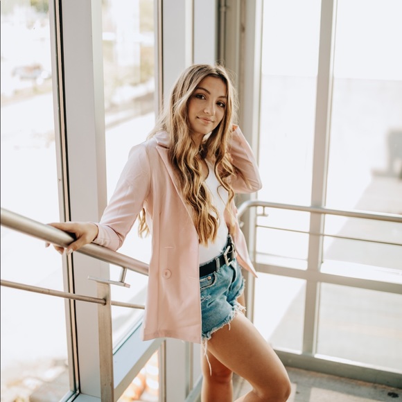 Abigail Klauer - Poshmark Profile Picture of Abigail Klauer (@a_klauer) on Poshmark