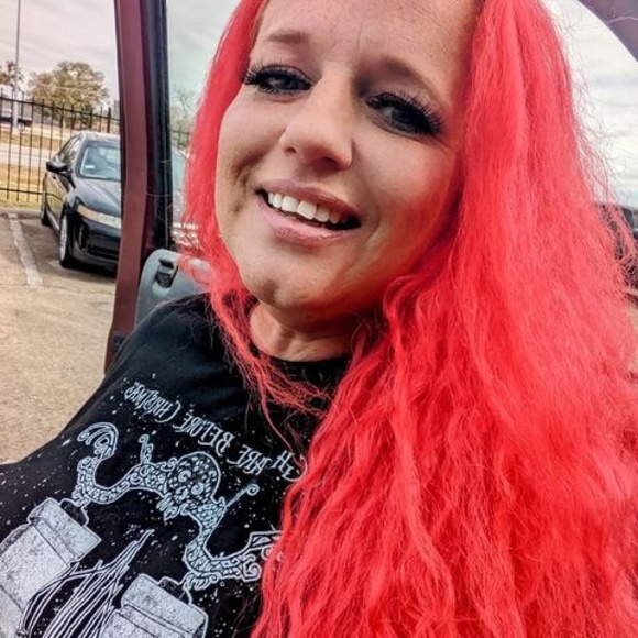 Profile Picture of Tanya Baker (@mattestanya13) on Poshmark