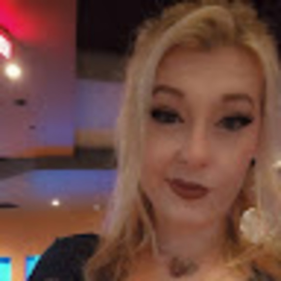 Profile Picture of Bryanna Donnell (@bryannadonnell) on Poshmark