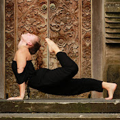 Profile Picture of Alice Upcott (@aliceupcott_yoga) on Youtube