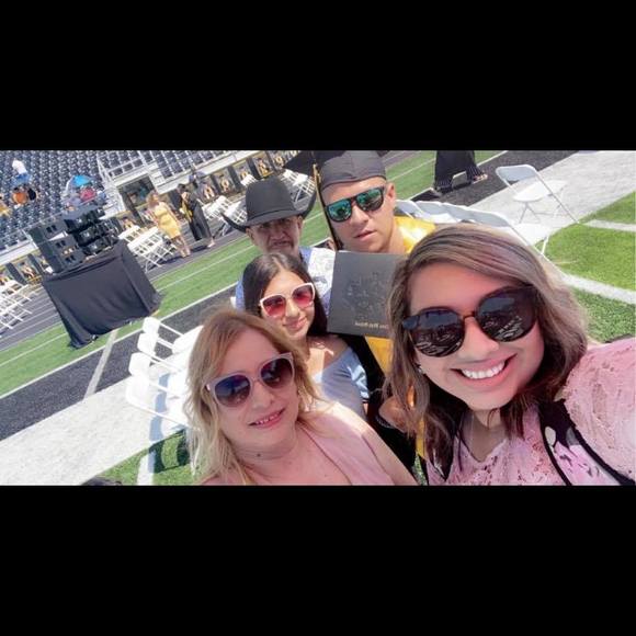 Profile Picture of Kimberly Mier (@mierkim) on Poshmark