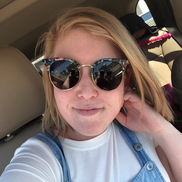 Profile Picture of Rachel Rothwell (@rachelrothwell) on Poshmark