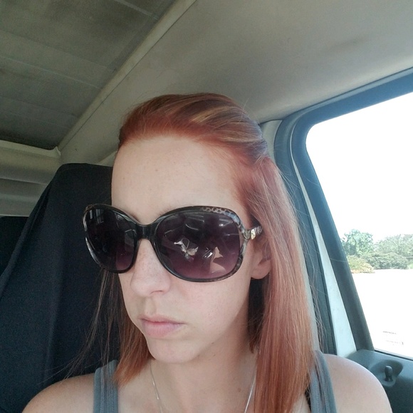 Profile Picture of Brittany Schiele (@bschiele) on Poshmark