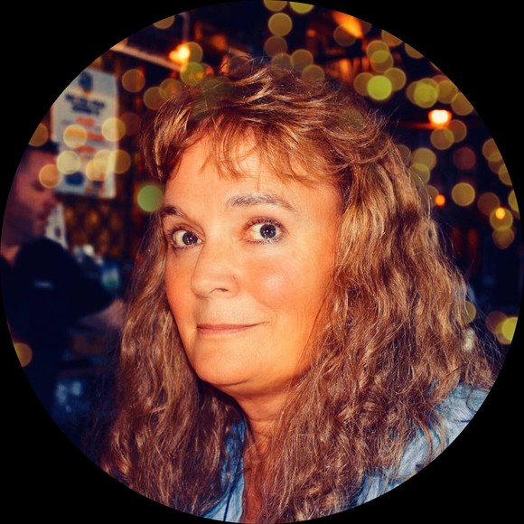 Profile Picture of Lynne Calvert (@destructionbay) on Poshmark
