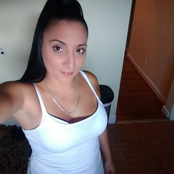 Profile Picture of Santa Castrataro (@fancy33_) on Poshmark