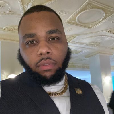 Profile Picture of The Black Harvey Specter (@TheBee1775) on Twitter