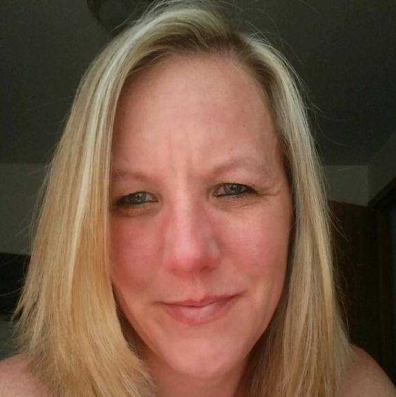 Profile Picture of Becky Palaniuk (@becaboo69) on Poshmark