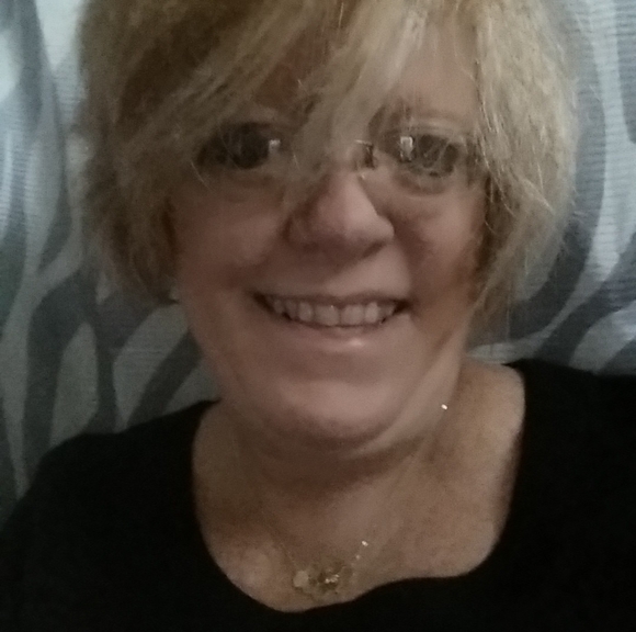 Profile Picture of Michelle Krassinger (@krassingerm) on Poshmark