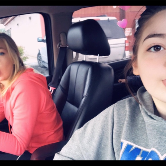 Profile Picture of Mckenzie Hale (@kenz_hale) on Poshmark