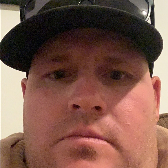 Profile Picture of Robert Kirsch (@rwk3732) on Poshmark