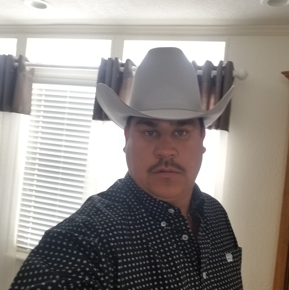 Profile Picture of Luis Lujan (@luislujan73) on Poshmark