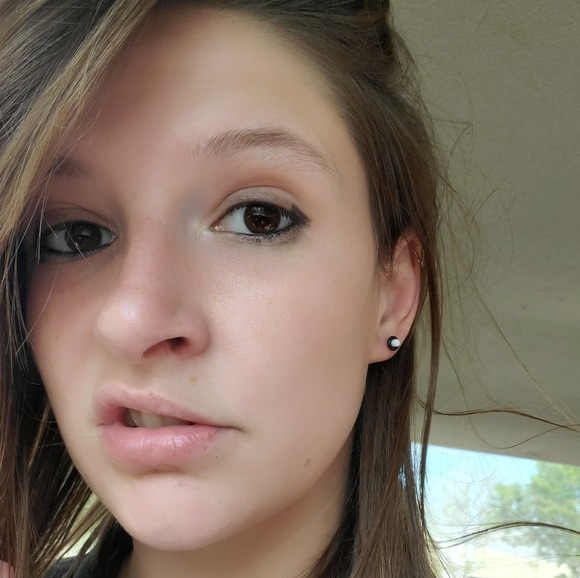 Profile Picture of Casey Thornton (@caseynicole92) on Poshmark