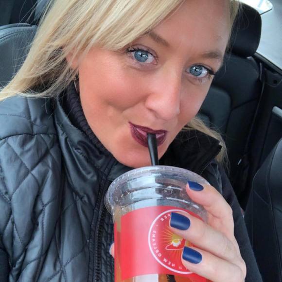 Profile Picture of Laura Hessler (@laurahess10) on Poshmark