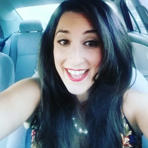 Profile Picture of Danielle Kirschner (@pastrylove25) on Poshmark