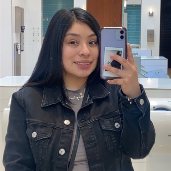 Angelina Valiente - Poshmark Profile Picture of Angelina Valiente (@angelina_nini1) on Poshmark