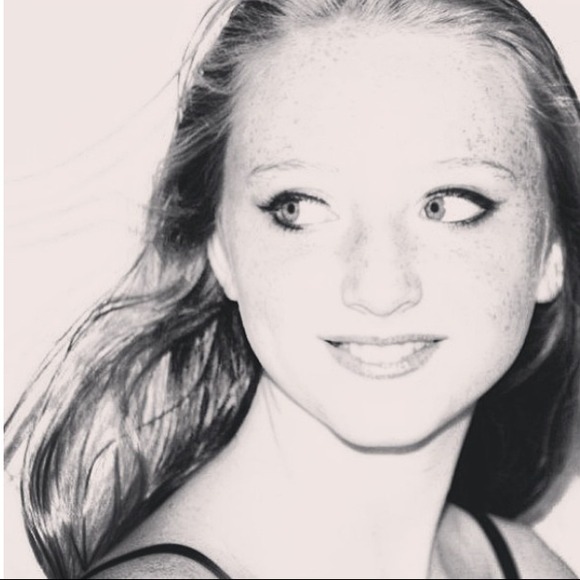 Profile Picture of Sami Dwyer (@sami113) on Poshmark