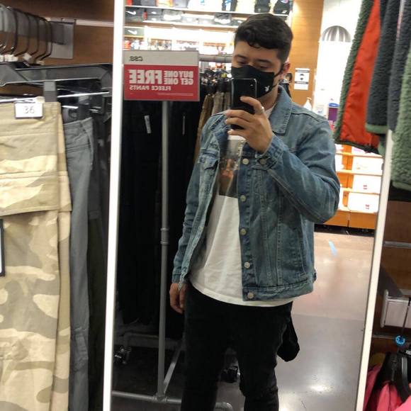Profile Picture of Eric Hernandez (@erichernandez77) on Poshmark