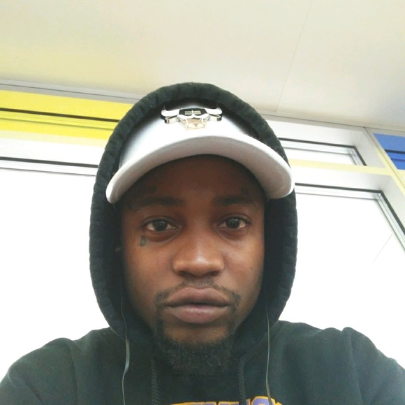 Profile Picture of Bennie Scott (@ben10595) on Poshmark