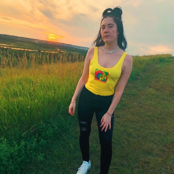 Molly Neustel - Poshmark Profile Picture of Molly Neustel (@mollyneustel) on Poshmark