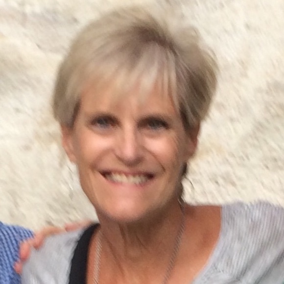 Profile Picture of Dori Woeste (@doriwoeste) on Poshmark