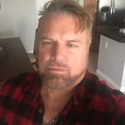 Profile Picture of Steve Parianos (@bearmassager) on Twitter