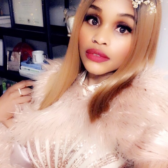 Profile Picture of Sasandra Molley (@molleyrho) on Poshmark