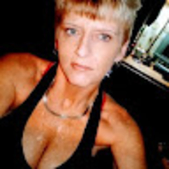 Profile Picture of Tonya Winters (@tonya_winters) on Poshmark
