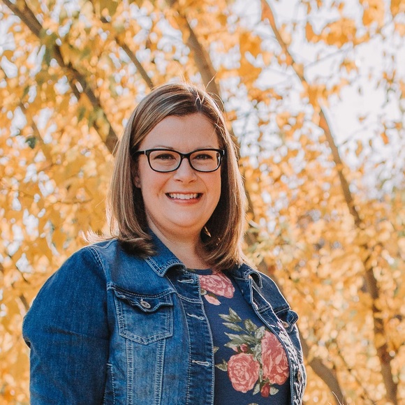 Profile Picture of Nikki Scherzinger (@awesomenikki) on Poshmark