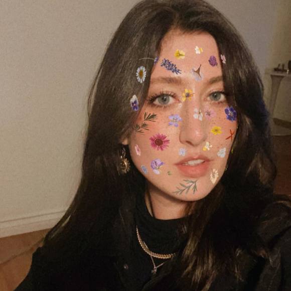 Profile Picture of Madison Neugebauer (@babybluemads) on Poshmark