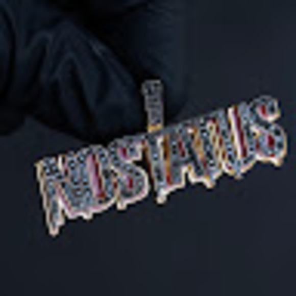 Profile Picture of Moon Wong (@moonwong) on Poshmark