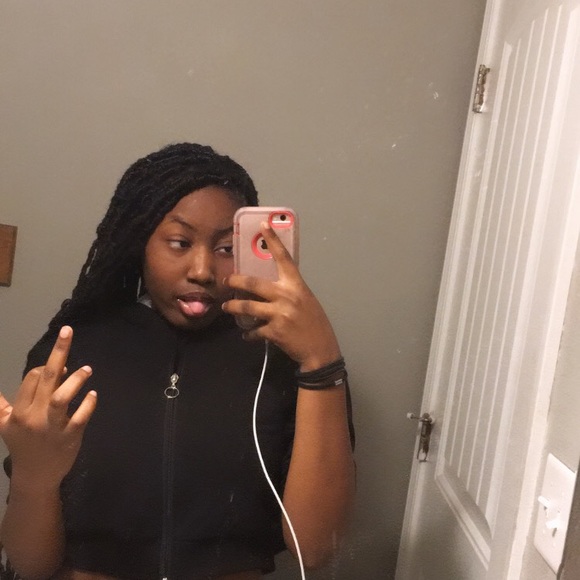 Profile Picture of Keyzarria Smith (@kaasshhmoney) on Poshmark