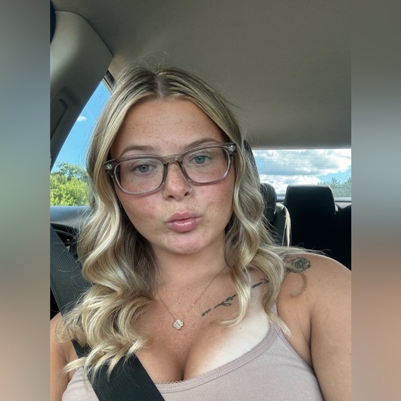 Profile Picture of Alexia Gaudet (@alexia_gaudet) on Poshmark