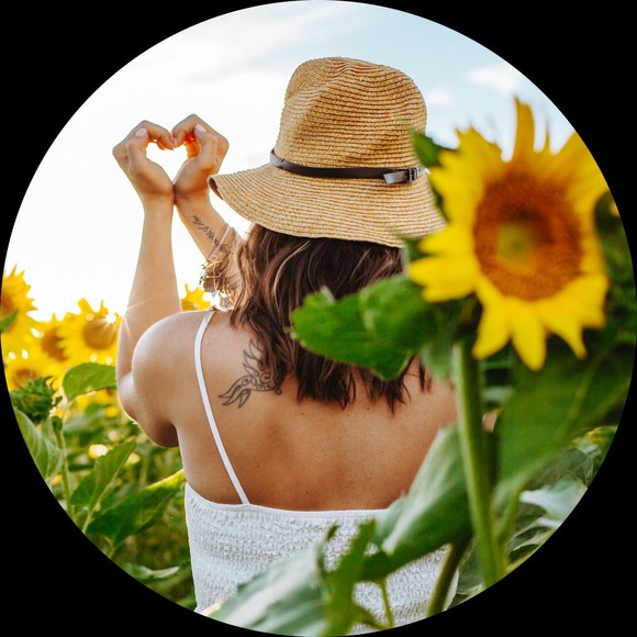 Samantha Ewens - Poshmark Profile Picture of Samantha Ewens (@ewens2010) on Poshmark