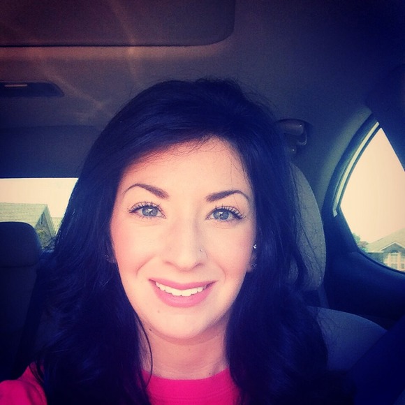 Profile Picture of Miranda Hickman (@mirandahickman) on Poshmark