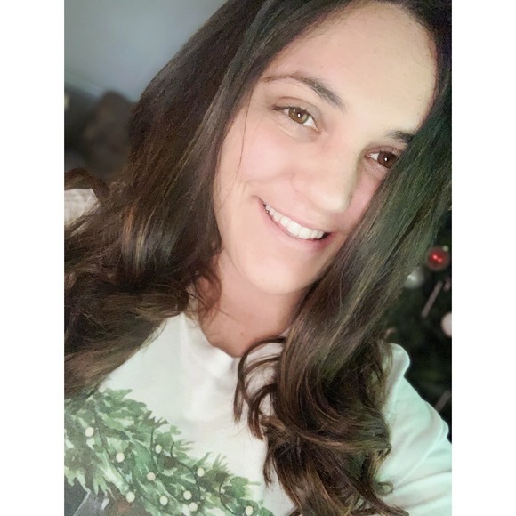 Profile Picture of Amber Hayes (@ahayes6177) on Poshmark