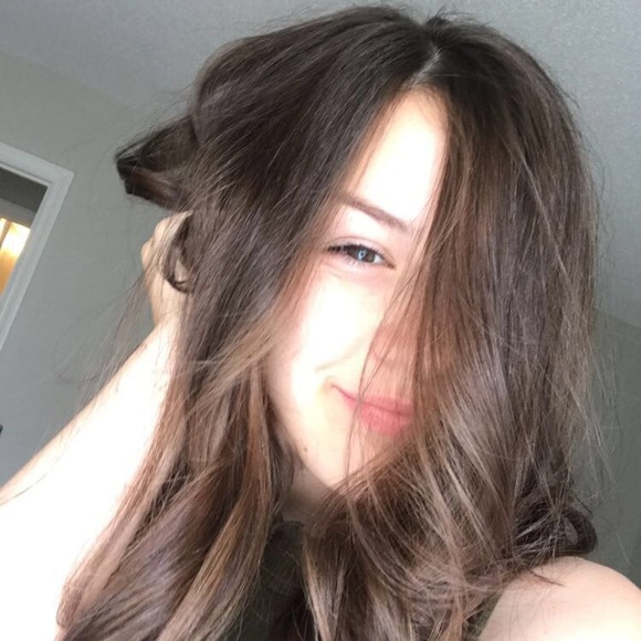 Profile Picture of Abbie Bouska (@abbouska) on Poshmark